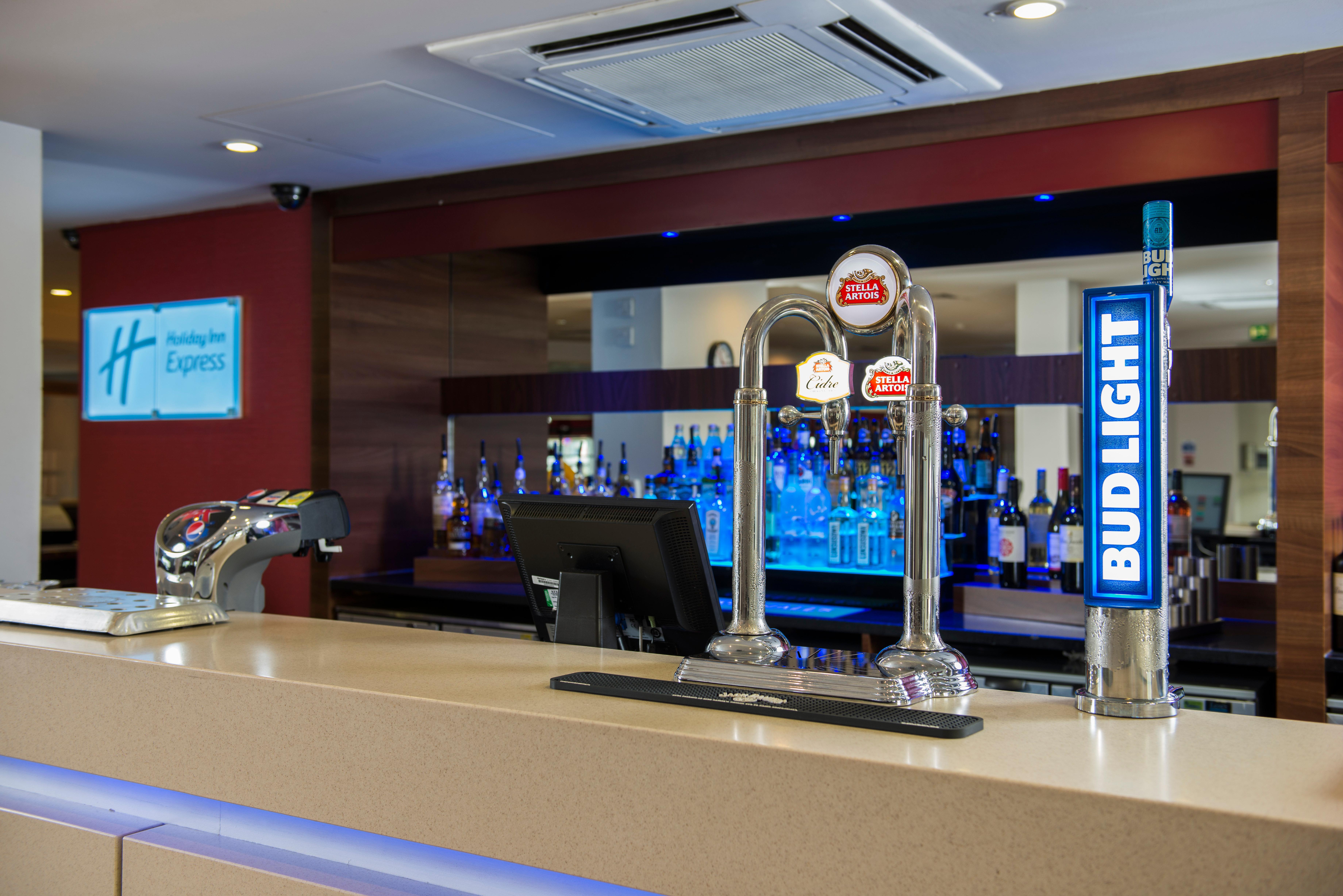 Holiday Inn Express East Midlands Airport By Ihg Castle Donington Eksteriør bilde