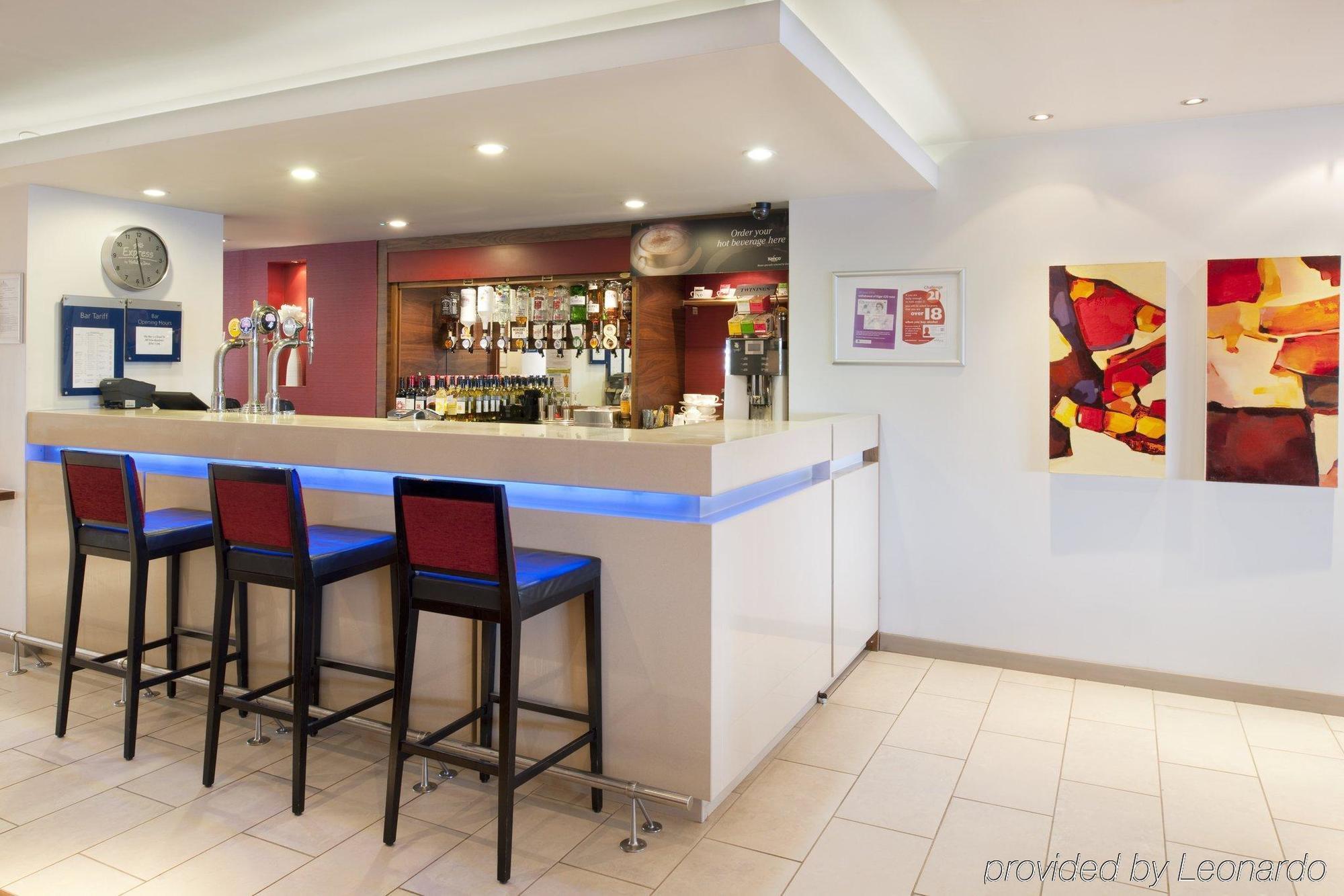Holiday Inn Express East Midlands Airport By Ihg Castle Donington Eksteriør bilde