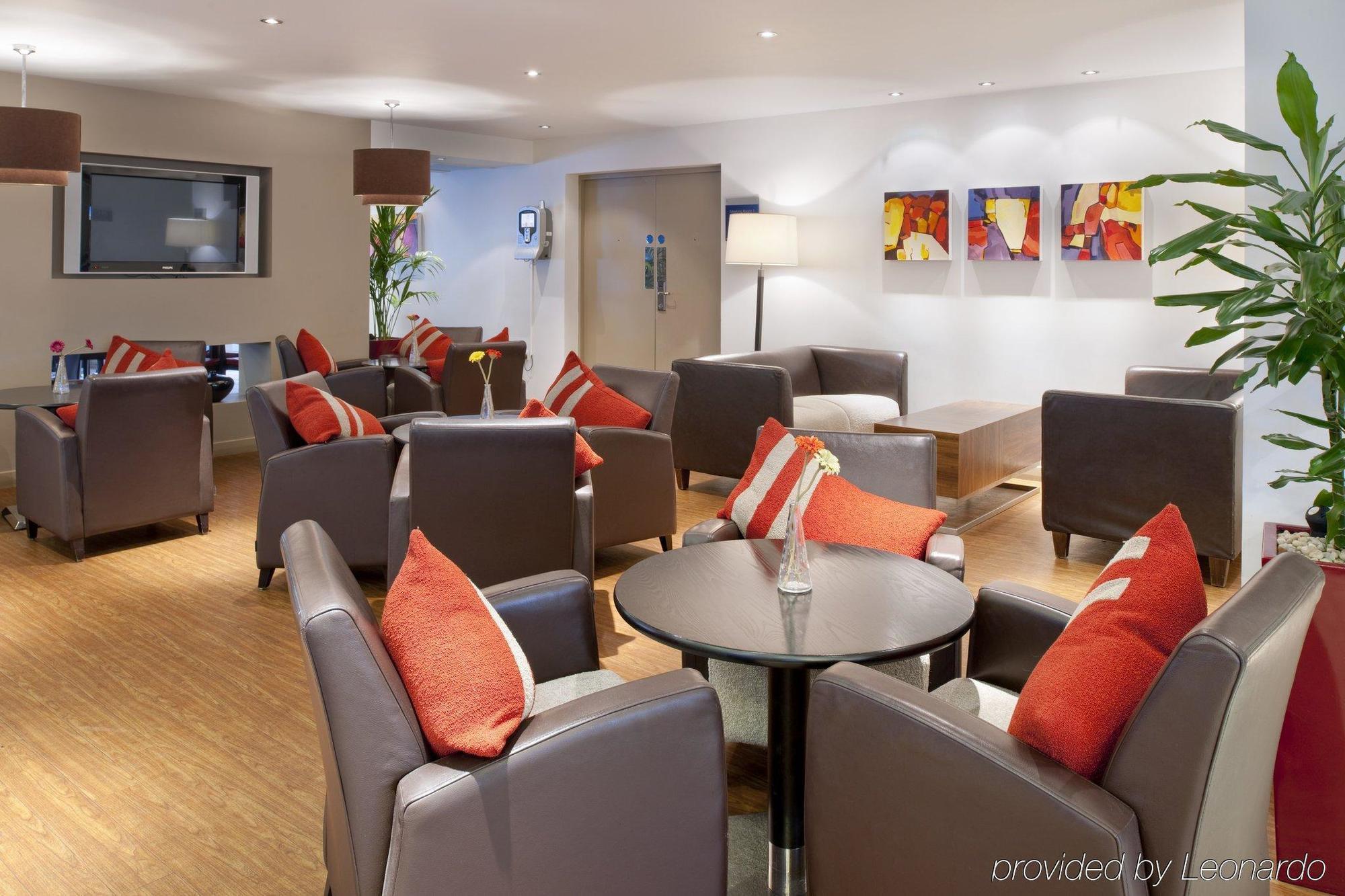 Holiday Inn Express East Midlands Airport By Ihg Castle Donington Restaurant bilde