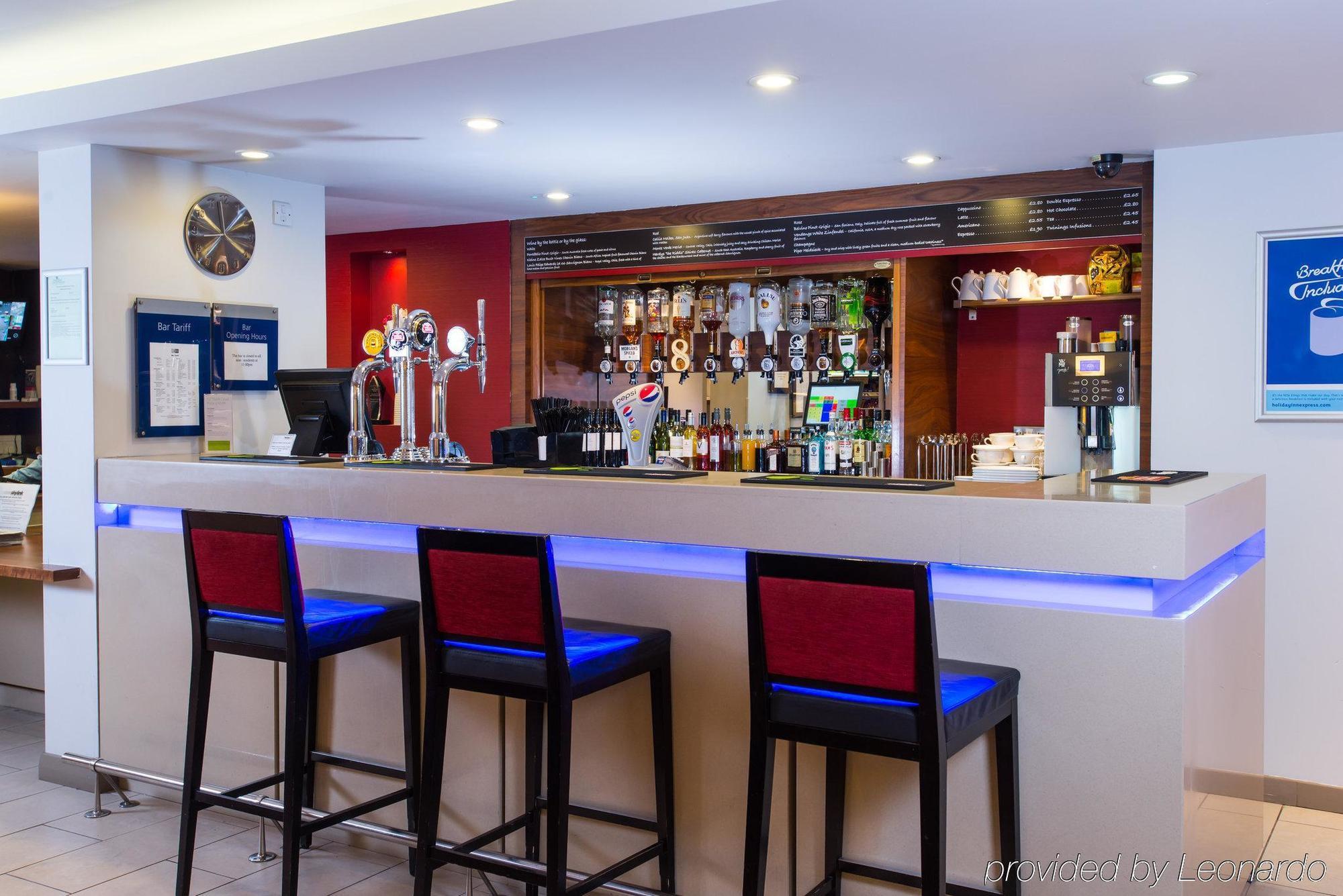 Holiday Inn Express East Midlands Airport By Ihg Castle Donington Eksteriør bilde