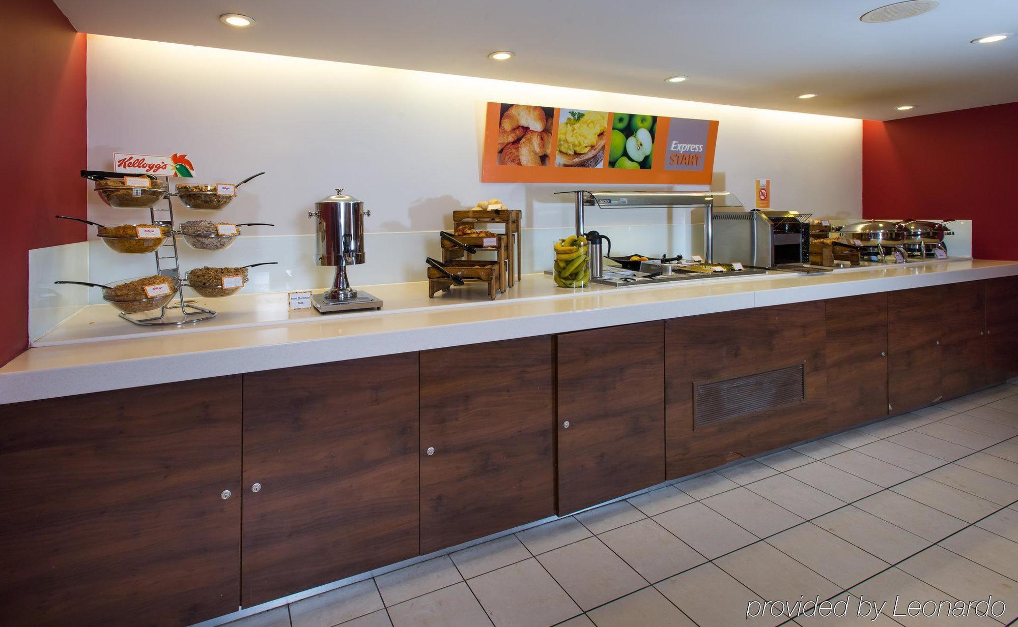 Holiday Inn Express East Midlands Airport By Ihg Castle Donington Eksteriør bilde