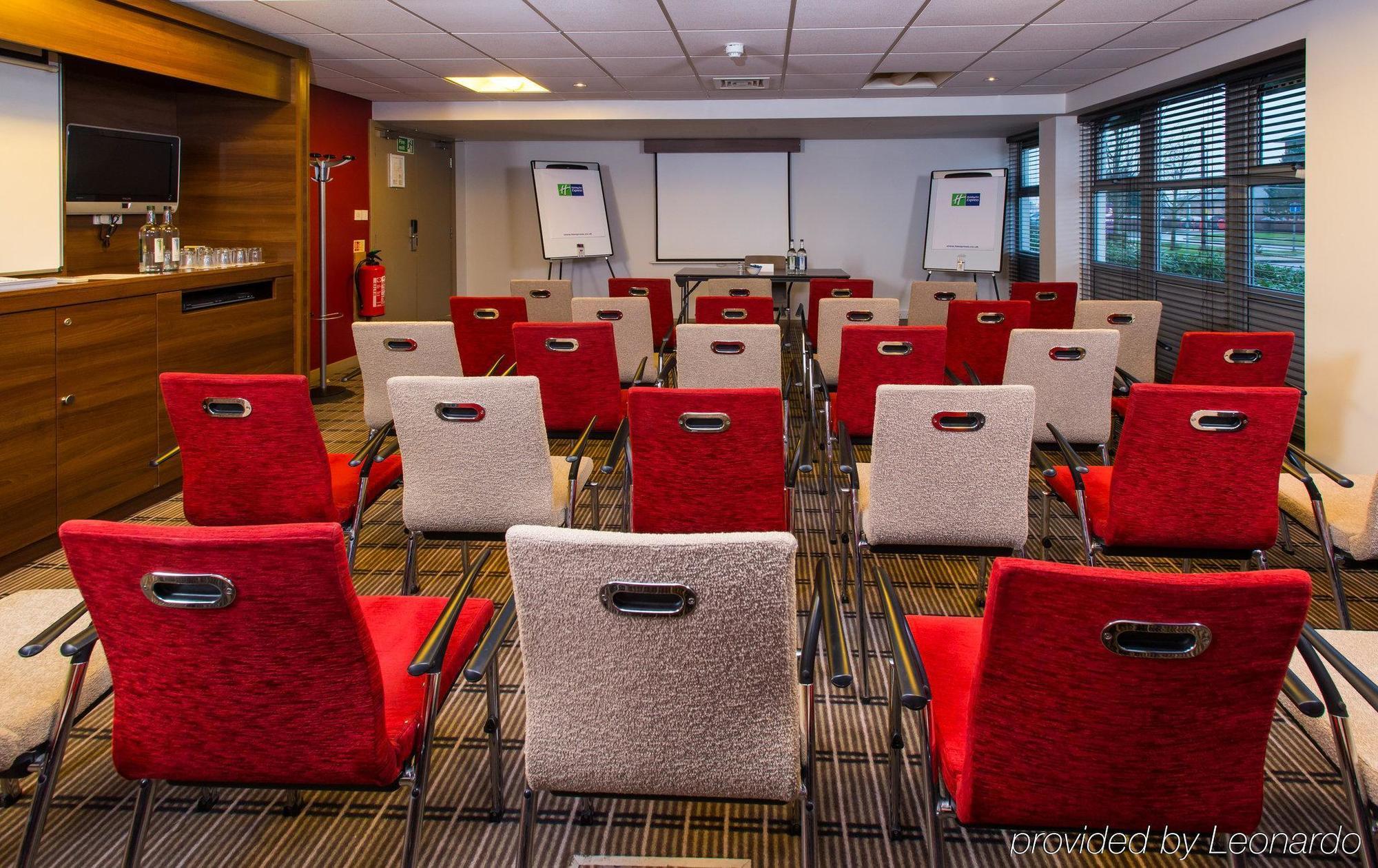 Holiday Inn Express East Midlands Airport By Ihg Castle Donington Eksteriør bilde