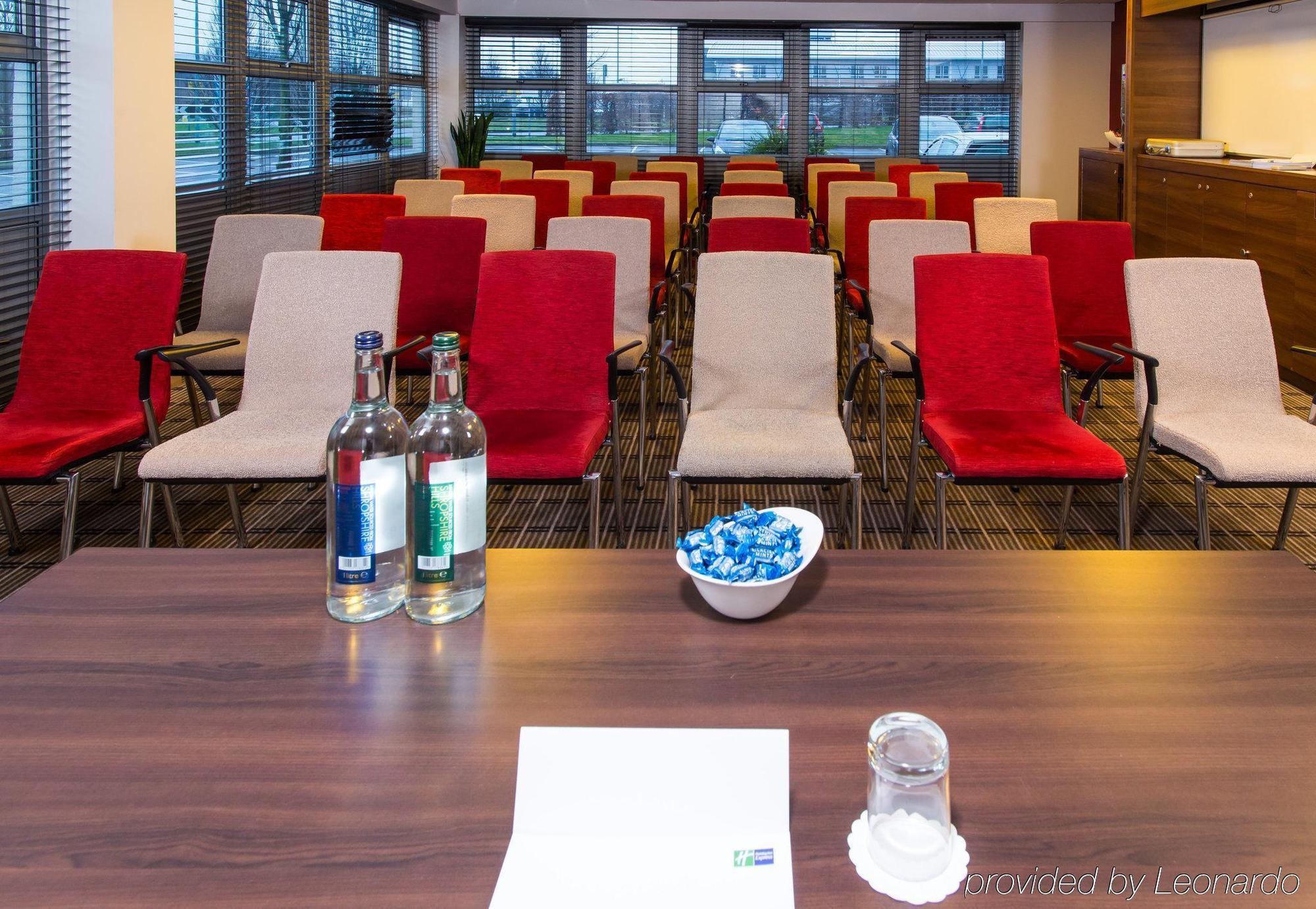 Holiday Inn Express East Midlands Airport By Ihg Castle Donington Eksteriør bilde