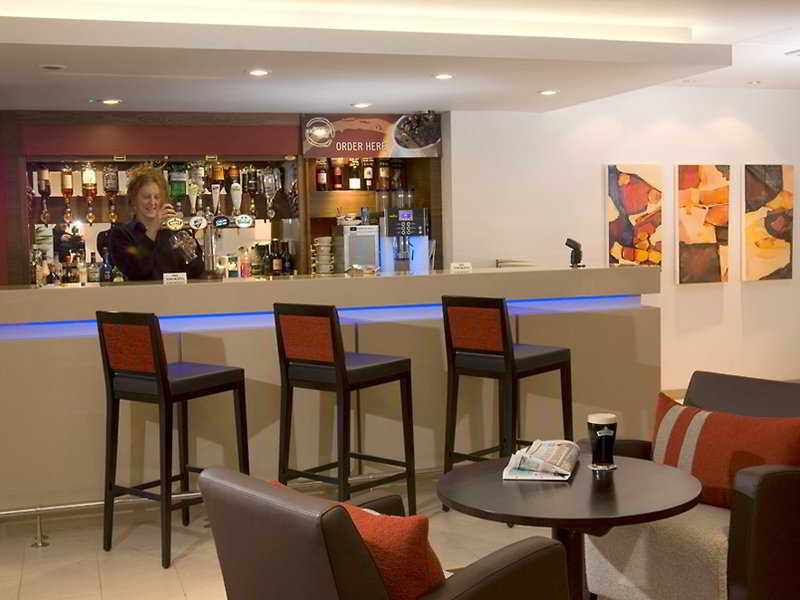 Holiday Inn Express East Midlands Airport By Ihg Castle Donington Restaurant bilde