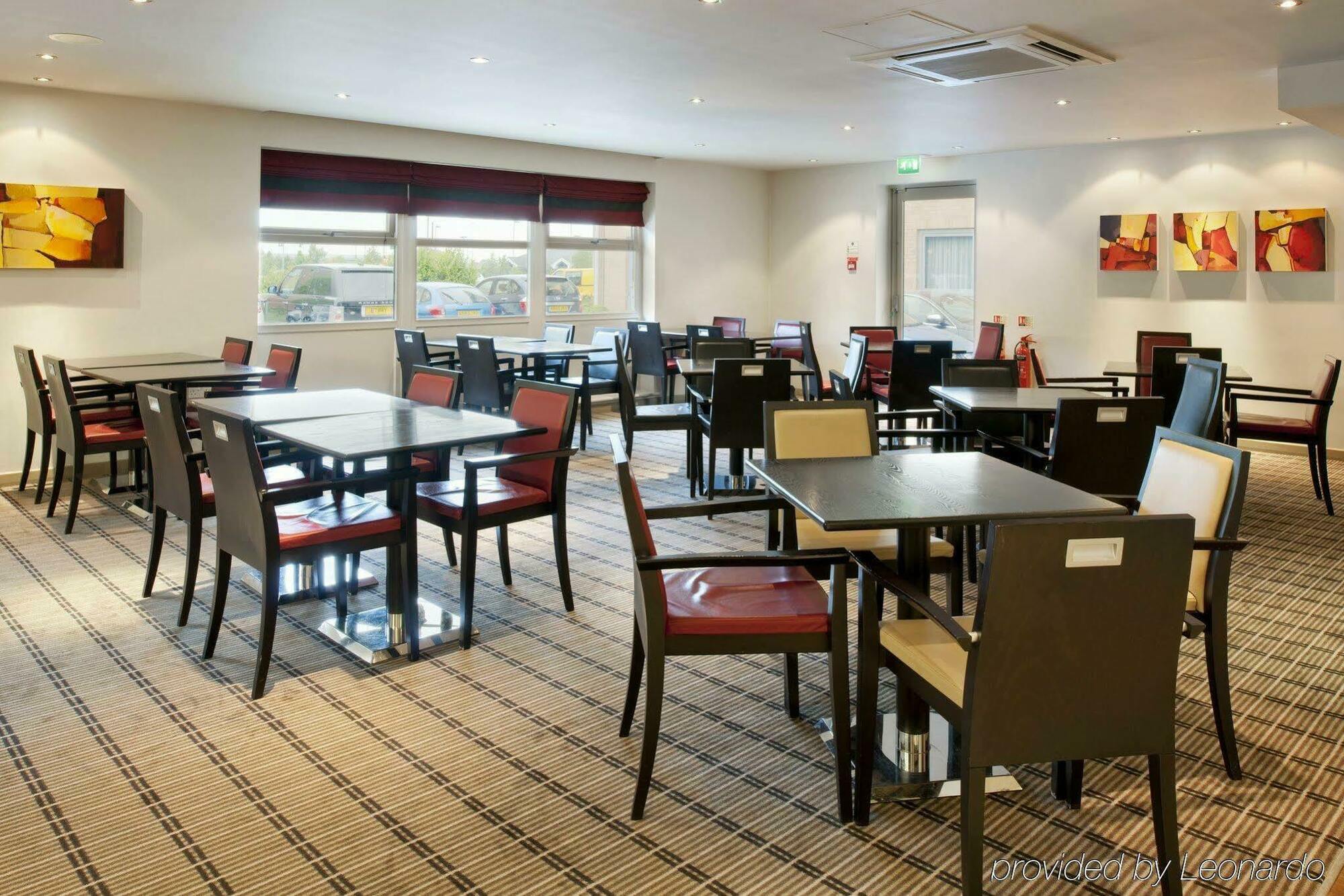 Holiday Inn Express East Midlands Airport By Ihg Castle Donington Restaurant bilde