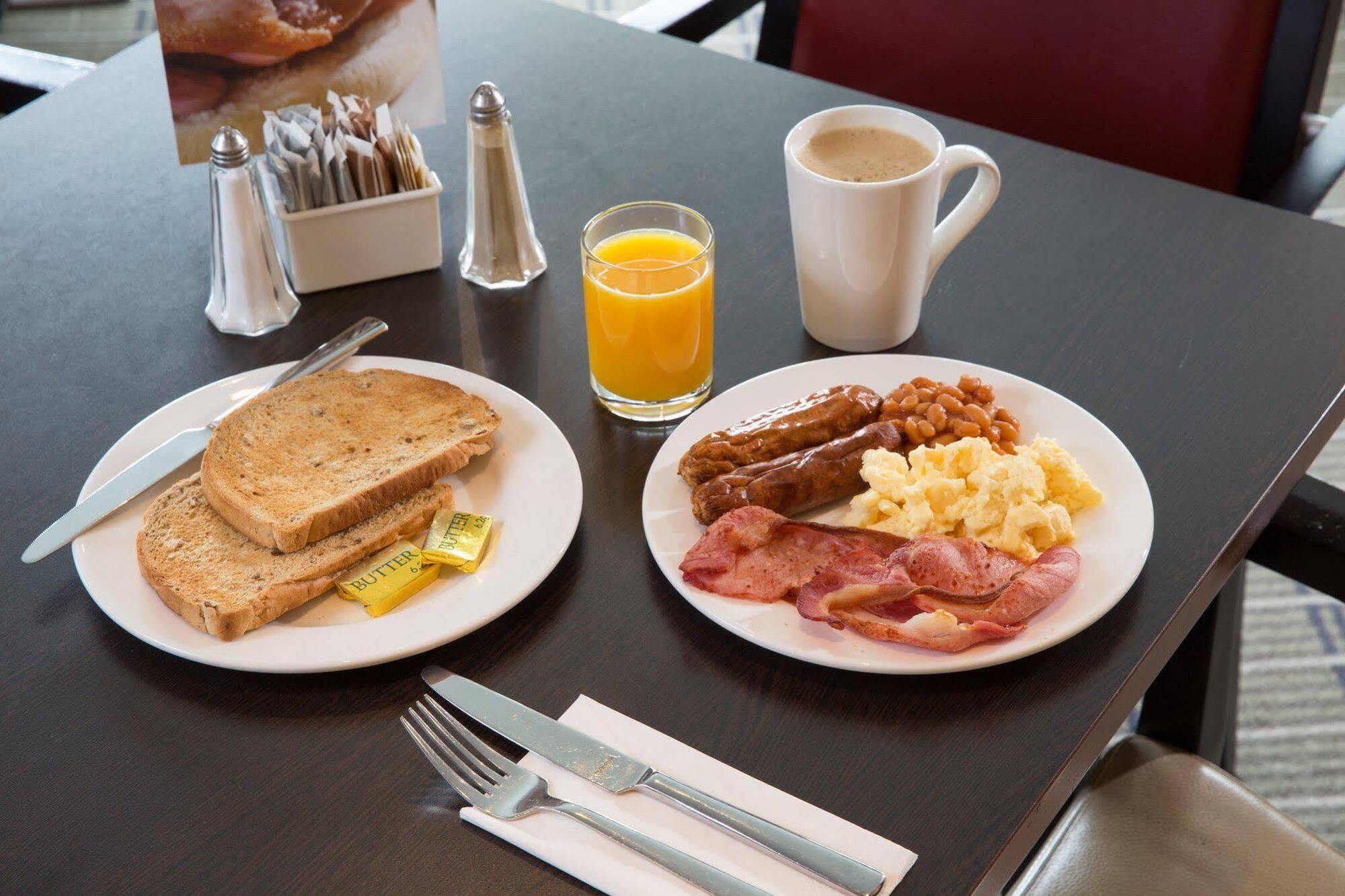 Holiday Inn Express East Midlands Airport By Ihg Castle Donington Eksteriør bilde